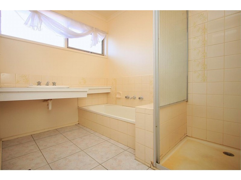 14 Garnett Road, Wheelers Hill VIC 3150