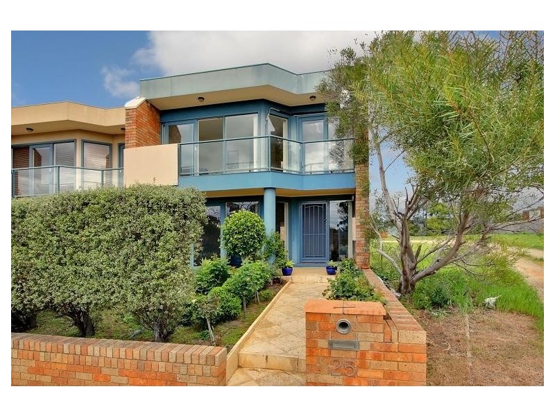 25 Herriotts Boulevard, Glen Waverley VIC 3150