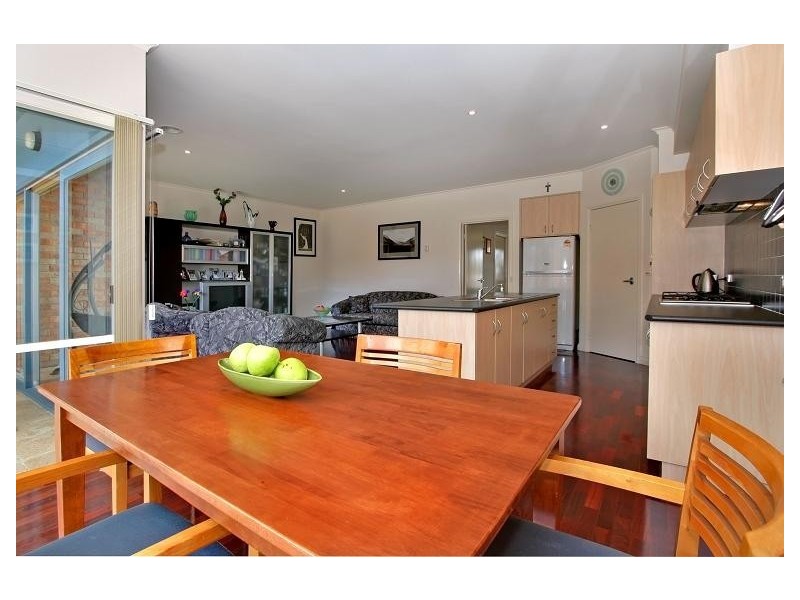 25 Herriotts Boulevard, Glen Waverley VIC 3150
