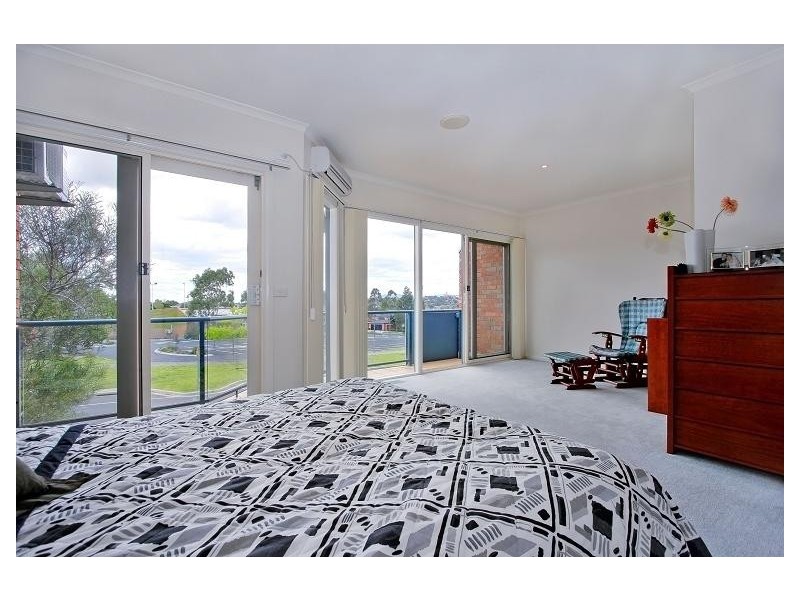 25 Herriotts Boulevard, Glen Waverley VIC 3150