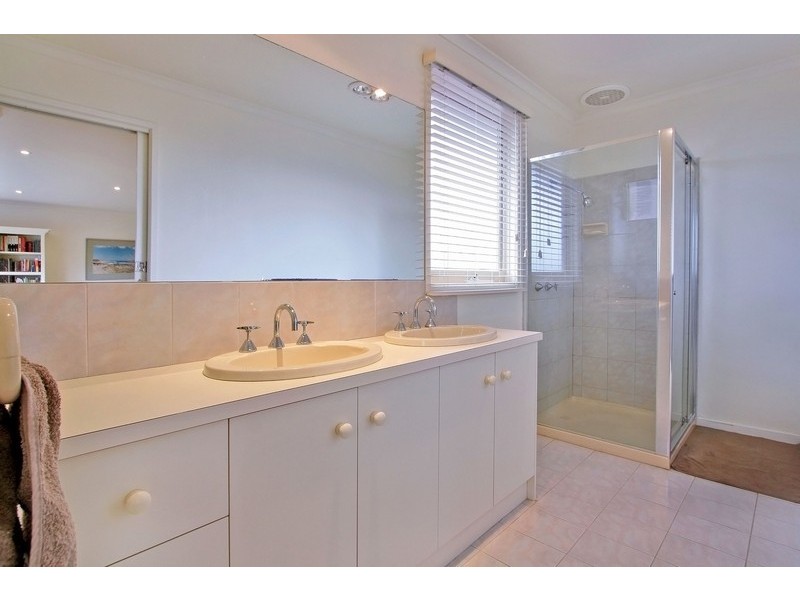 12 Beverley Place, Keysborough VIC 3173