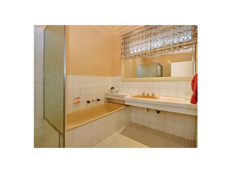 56 Chivalry Ave, Glen Waverley VIC 3150