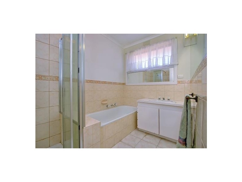 2 Russlie Court, Glen Waverley VIC 3150