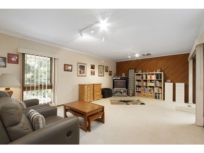 38 Maylands Crescent, Glen Waverley VIC 3150