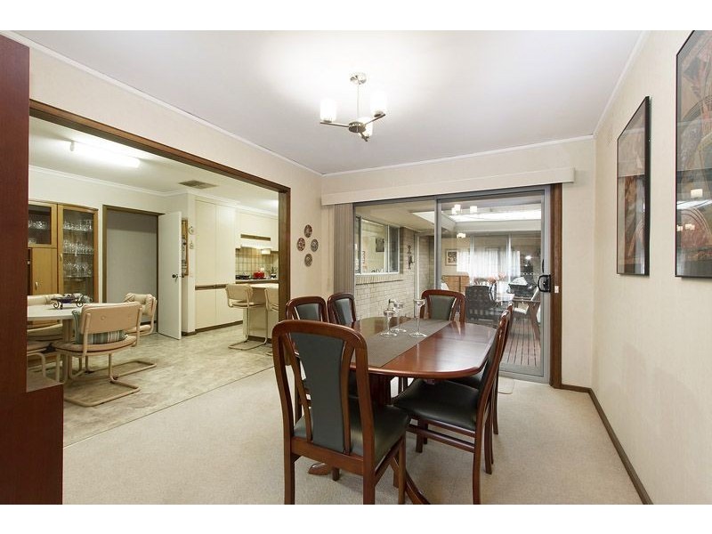 38 Maylands Crescent, Glen Waverley VIC 3150