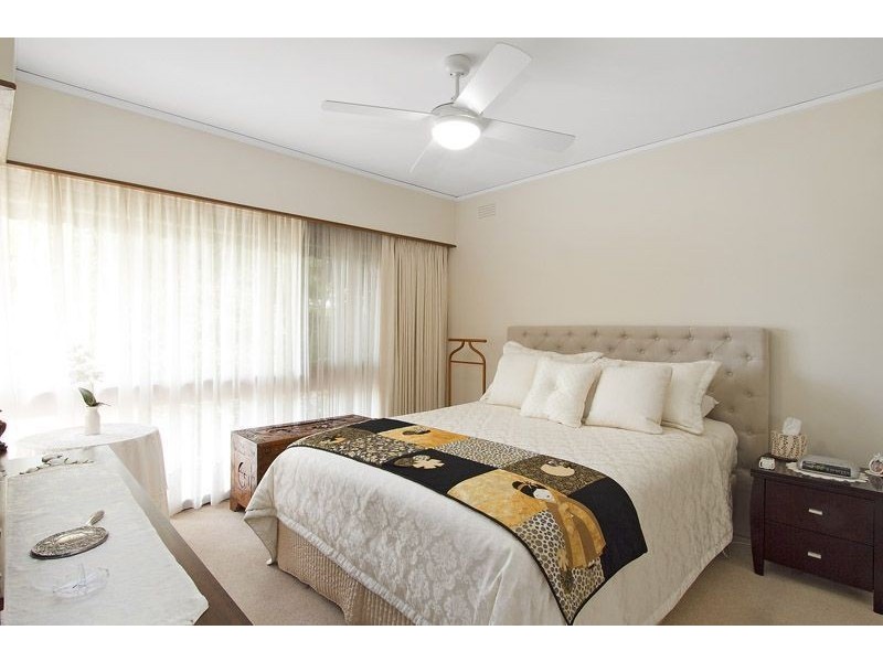 38 Maylands Crescent, Glen Waverley VIC 3150