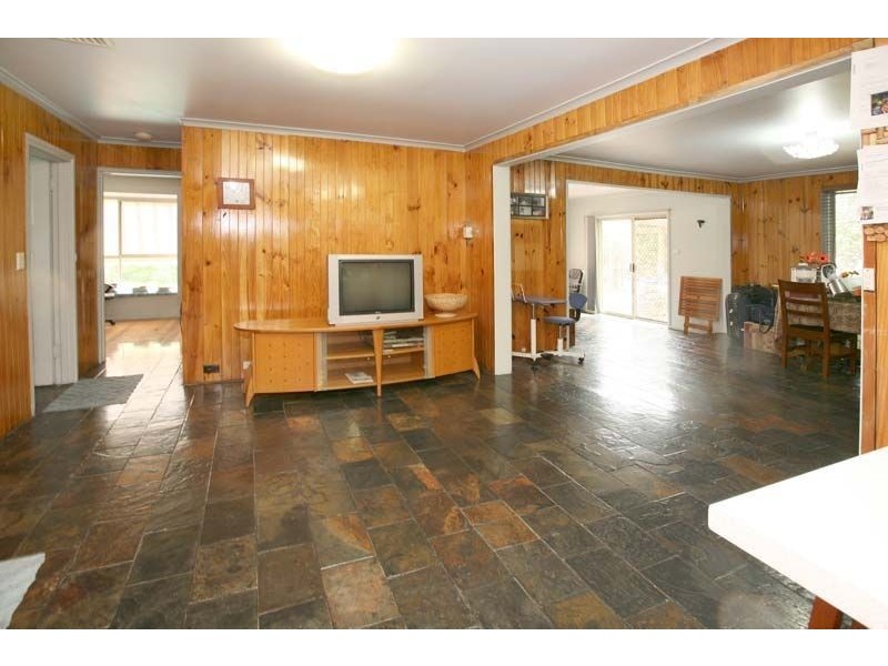 107 King Arthur Drive, Glen Waverley VIC 3150