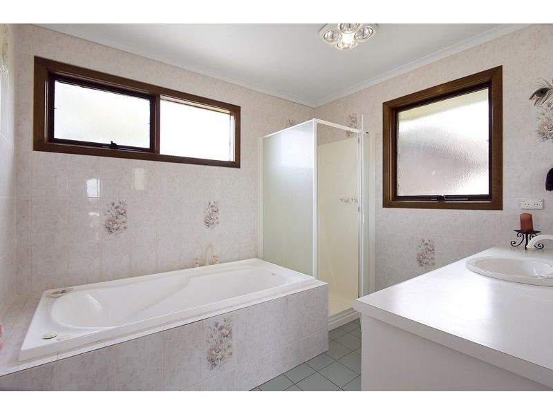 98 Mary Avenue, Wheelers Hill VIC 3150