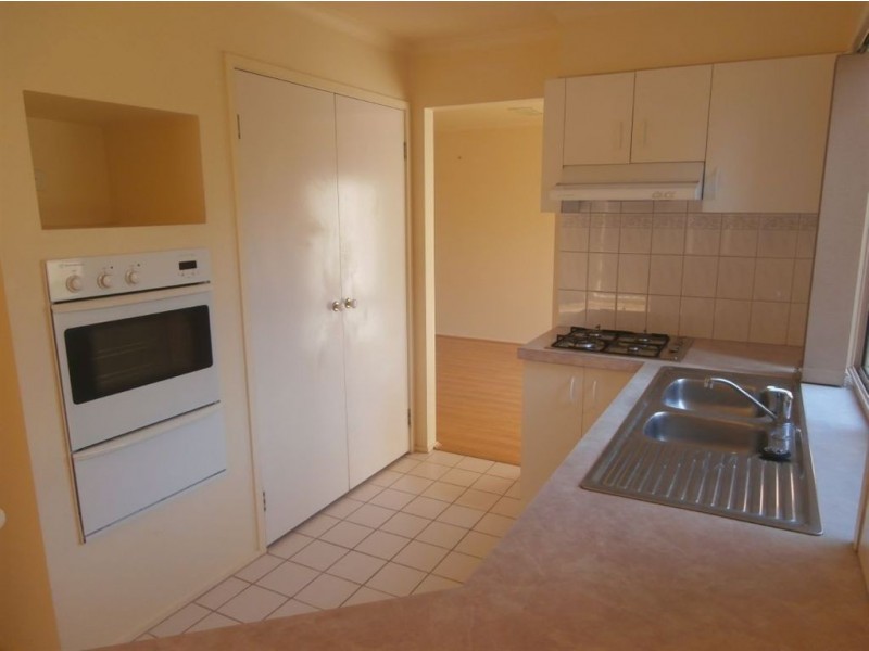 32 Elmwood Crescent, Glen Waverley VIC 3150