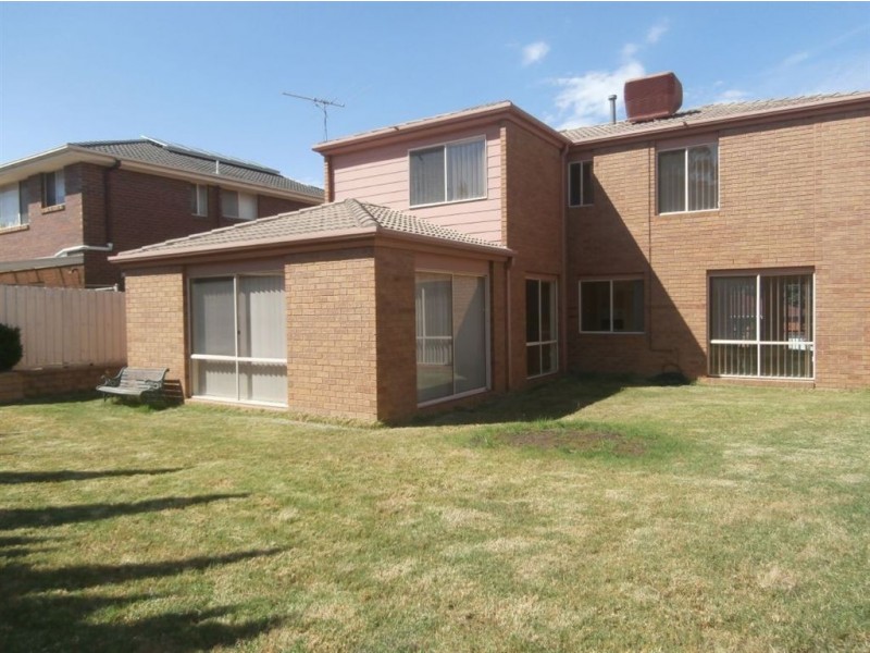 32 Elmwood Crescent, Glen Waverley VIC 3150