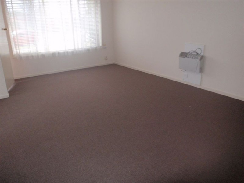 1/16 Koonalda Grove, Dandenong North VIC 3175