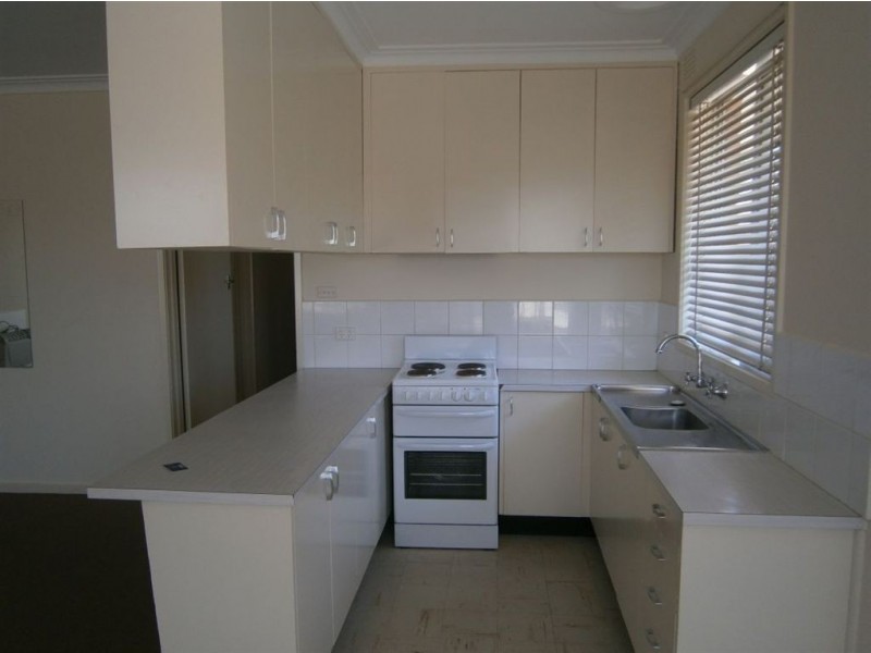 1/16 Koonalda Grove, Dandenong North VIC 3175