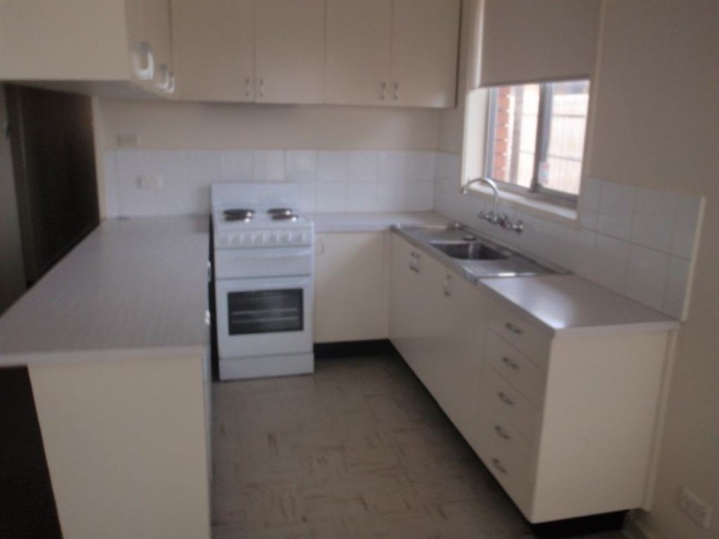 1/16 Koonalda Grove, Dandenong North VIC 3175