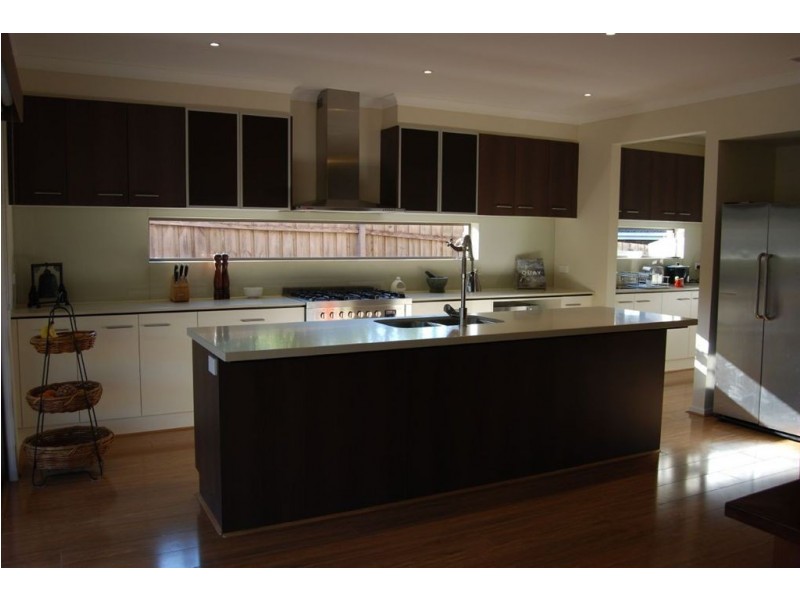 39 Elmwood Crescent, Glen Waverley VIC 3150