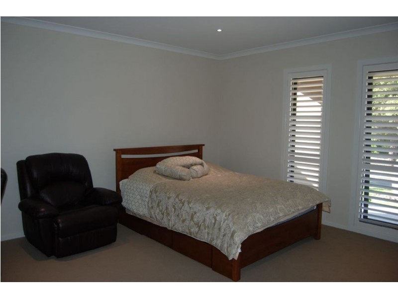 39 Elmwood Crescent, Glen Waverley VIC 3150