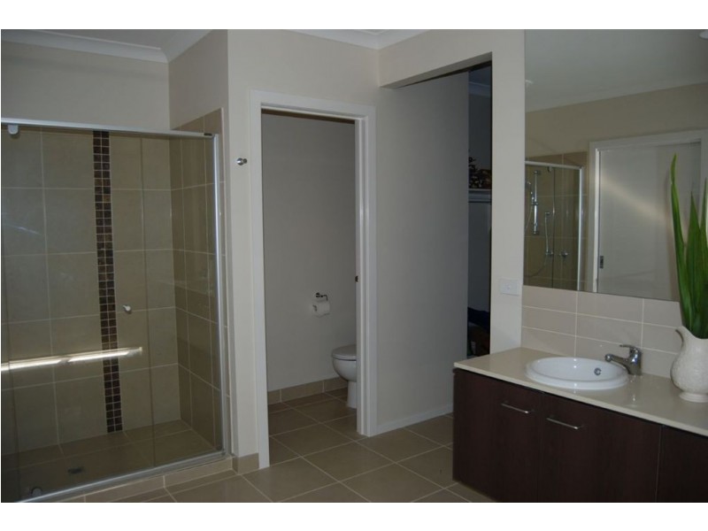 39 Elmwood Crescent, Glen Waverley VIC 3150