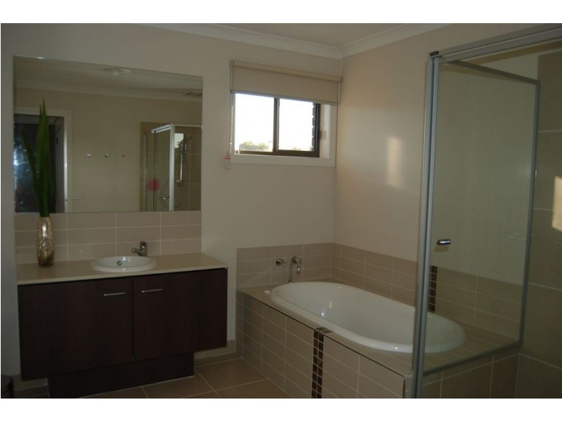 39 Elmwood Crescent, Glen Waverley VIC 3150