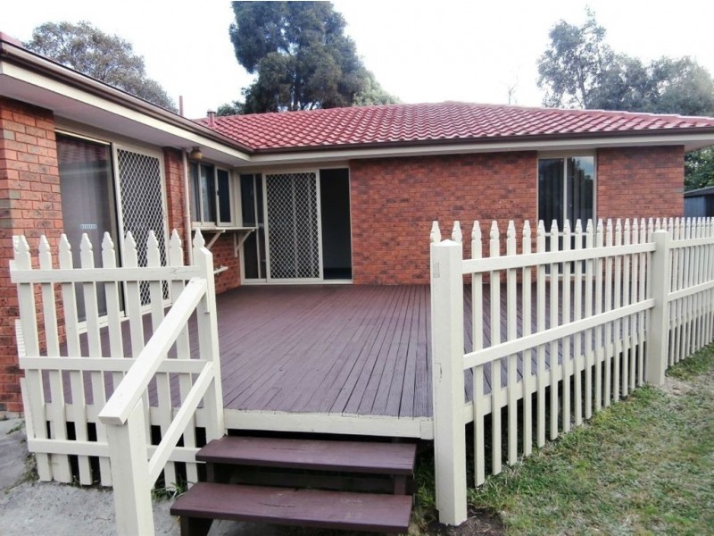 2 Cairn Grove, Glen Waverley VIC 3150