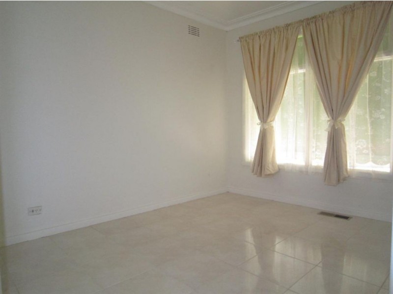 8 Statesman Avenue, Burwood East VIC 3151