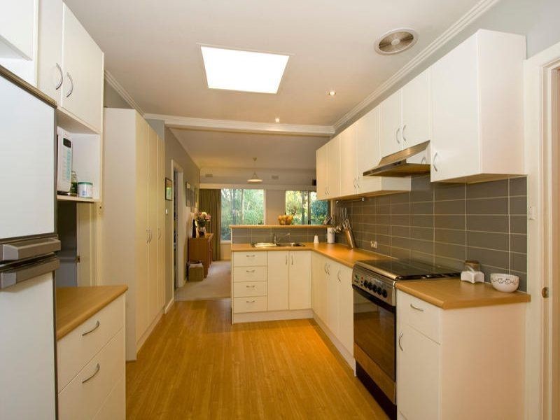 32 Lincoln Avenue, Glen Waverley VIC 3150