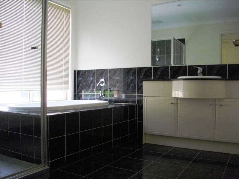 13 Montvale Mews, Mount Waverley VIC 3149