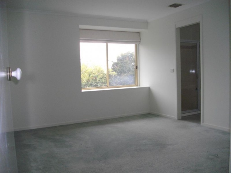 1/10 Chivers Avenue, Glen Waverley VIC 3150