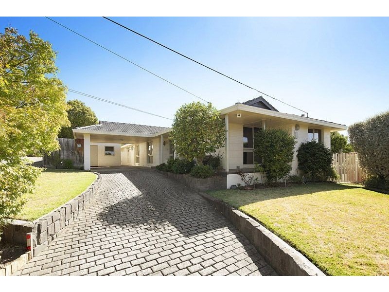 15 Ingleside Crescent, Glen Waverley VIC 3150