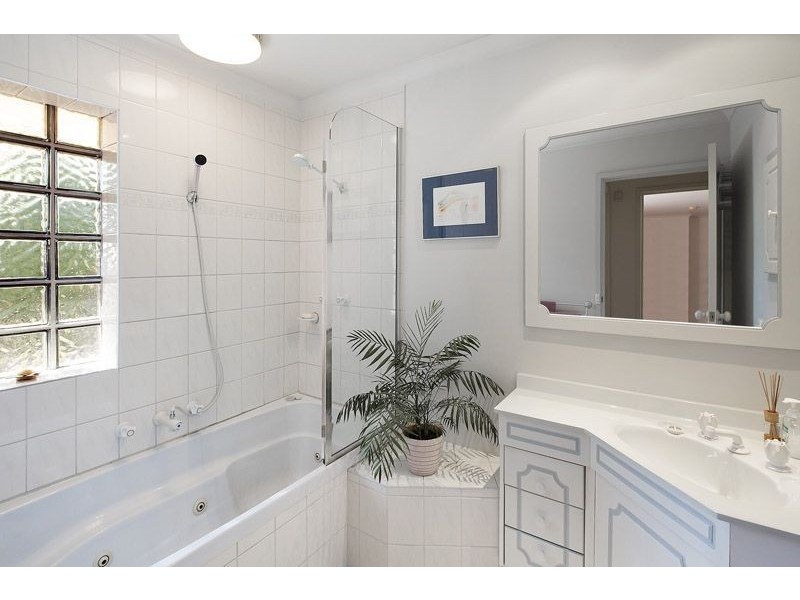 15 Ingleside Crescent, Glen Waverley VIC 3150