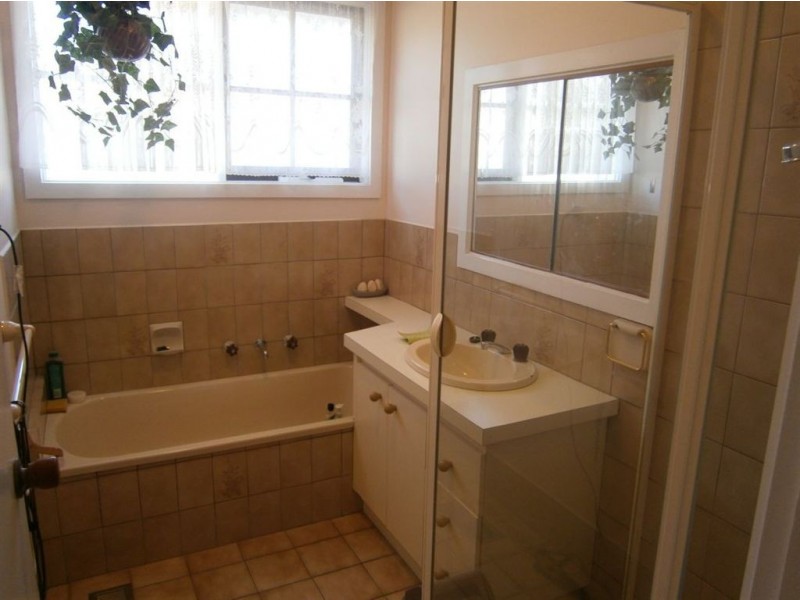 2/5 Newman Avenue, Carnegie VIC 3163