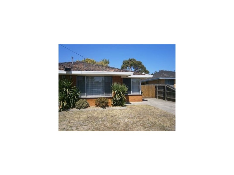 1/16 Koonalda Grove, Dandenong North VIC 3175