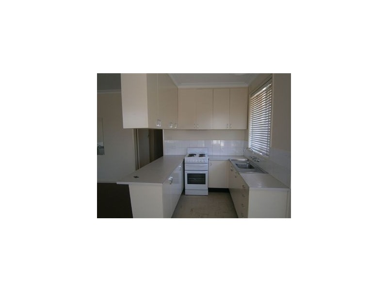 1/16 Koonalda Grove, Dandenong North VIC 3175