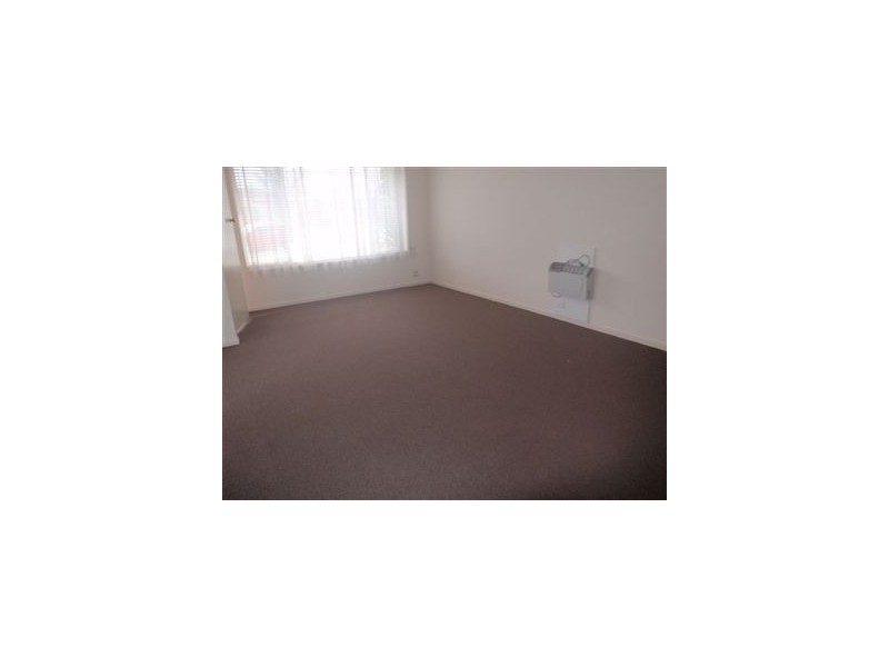 1/16 Koonalda Grove, Dandenong North VIC 3175