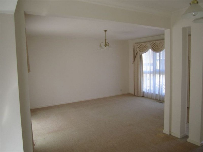 25 Snowden Drive, Glen Waverley VIC 3150