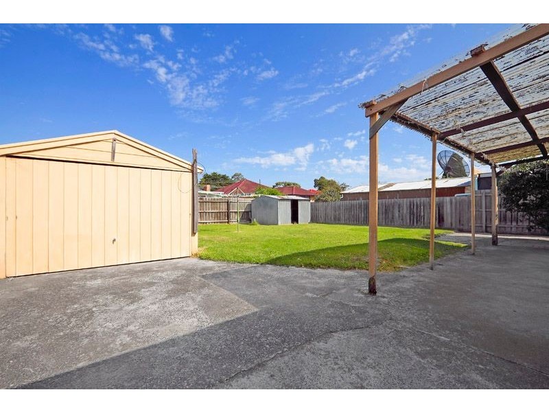10 Hanleth Avenue, Springvale VIC 3171