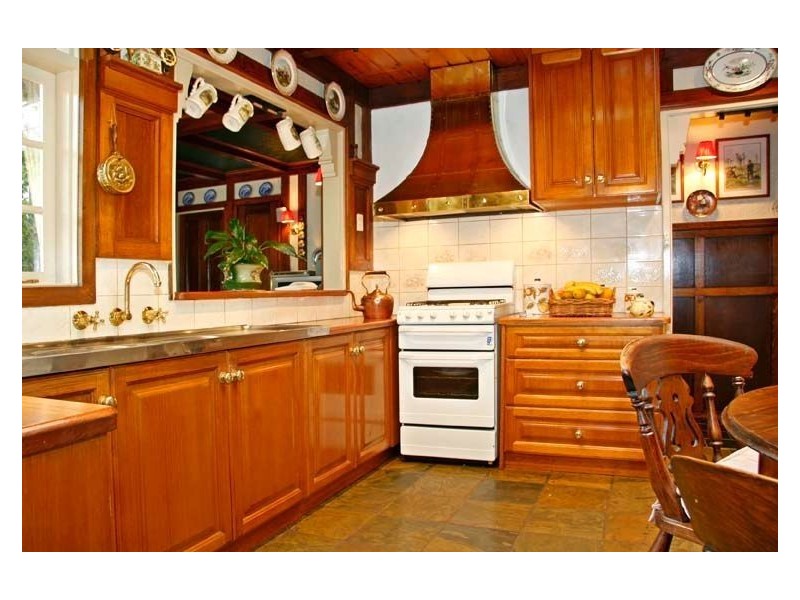 4 Azalea Court, Wheelers Hill VIC 3150