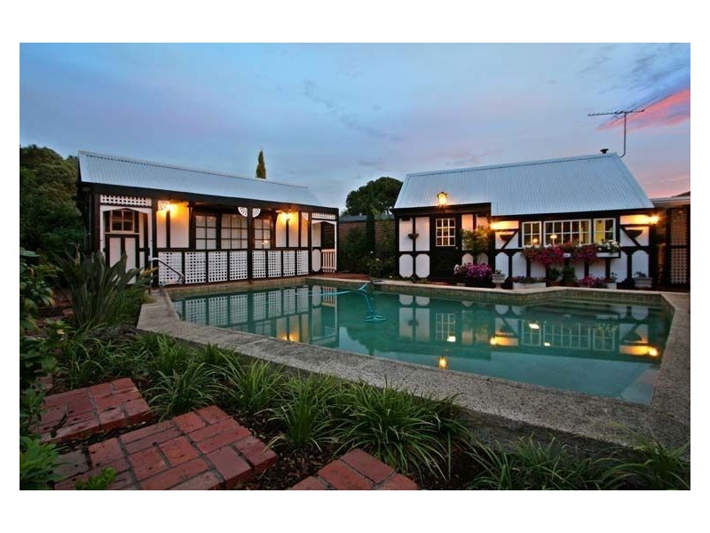 4 Azalea Court, Wheelers Hill VIC 3150