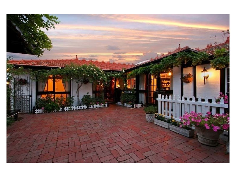 4 Azalea Court, Wheelers Hill VIC 3150