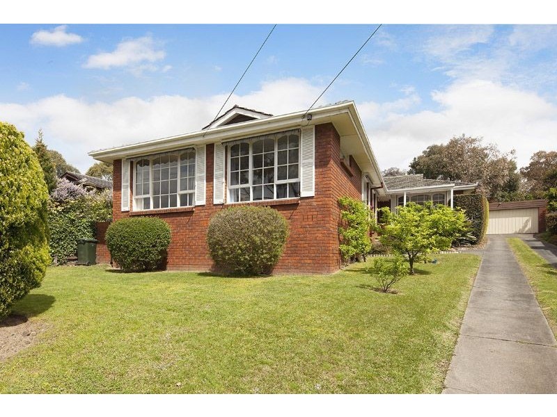 13 Walden Avenue, Wheelers Hill VIC 3150
