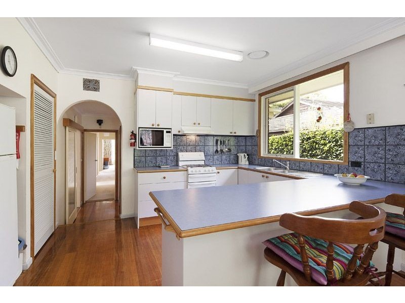 13 Walden Avenue, Wheelers Hill VIC 3150