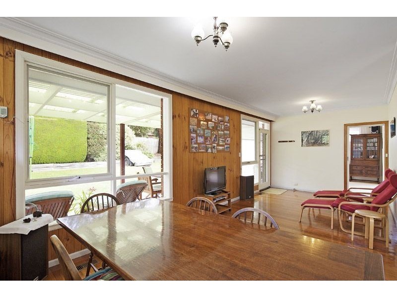 13 Walden Avenue, Wheelers Hill VIC 3150