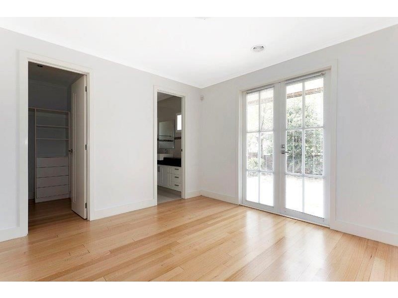 2/614 High Street Road, Glen Waverley VIC 3150