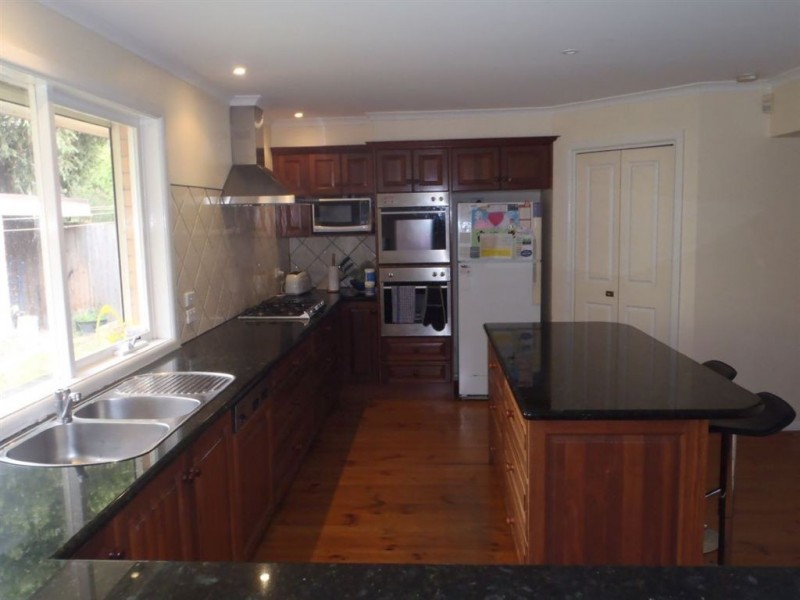 16 Benwerrin Drive, Burwood East VIC 3151