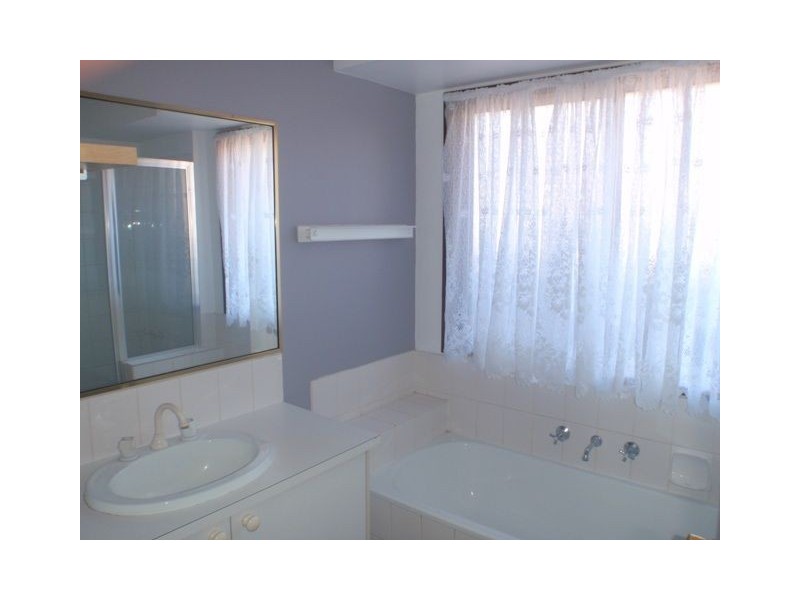 5 Jenola Parade, Wantirna South VIC 3152