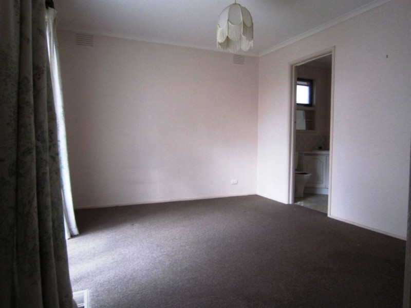 33 Ponsford Avenue, Wantirna South VIC 3152