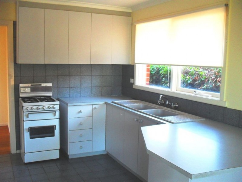 1 Sandowen Avenue, Burwood East VIC 3151