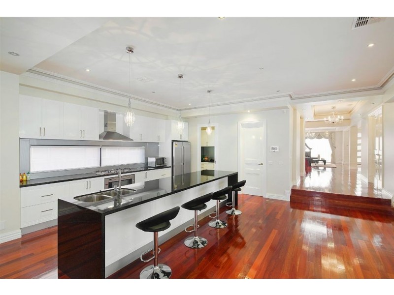 8 Hogan Road, Glen Waverley VIC 3150