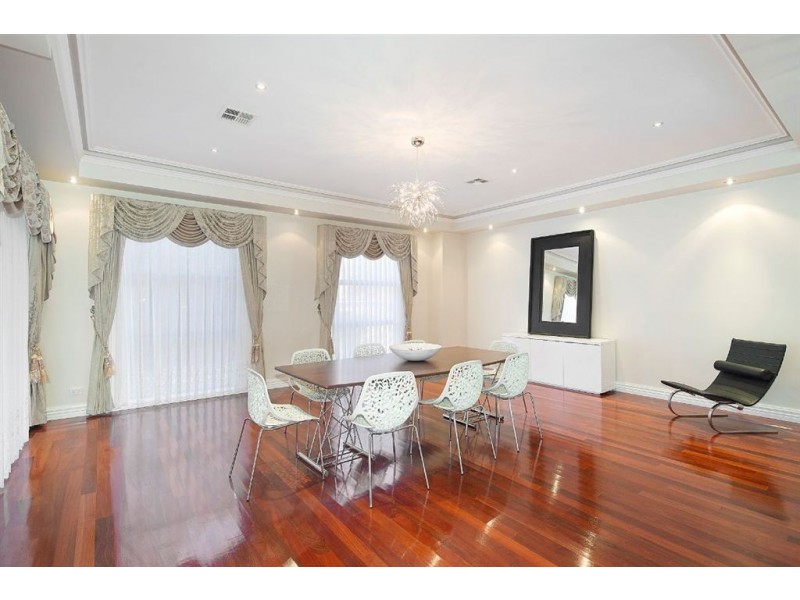 8 Hogan Road, Glen Waverley VIC 3150