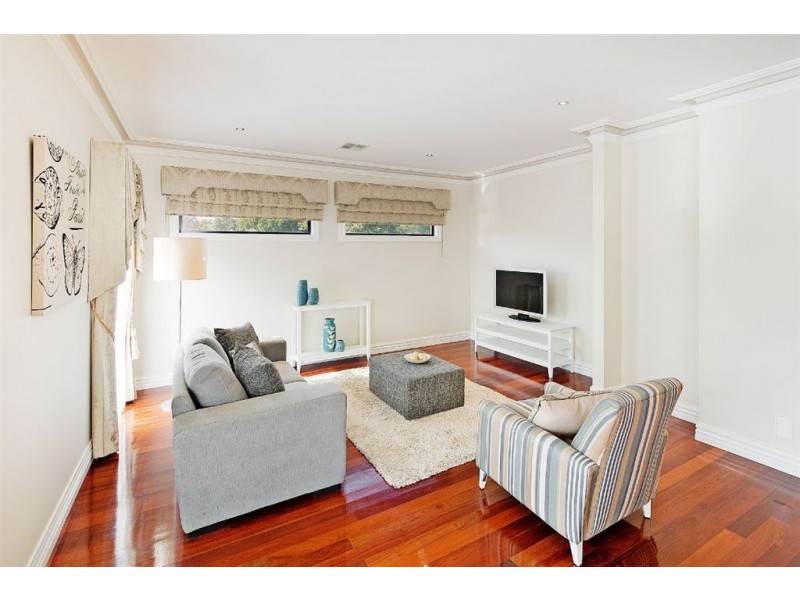 8 Hogan Road, Glen Waverley VIC 3150