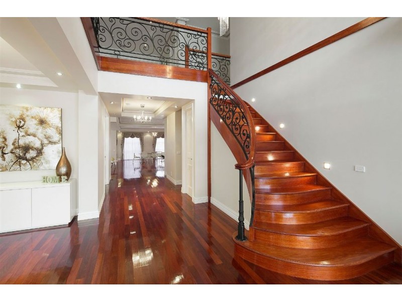 8 Hogan Road, Glen Waverley VIC 3150