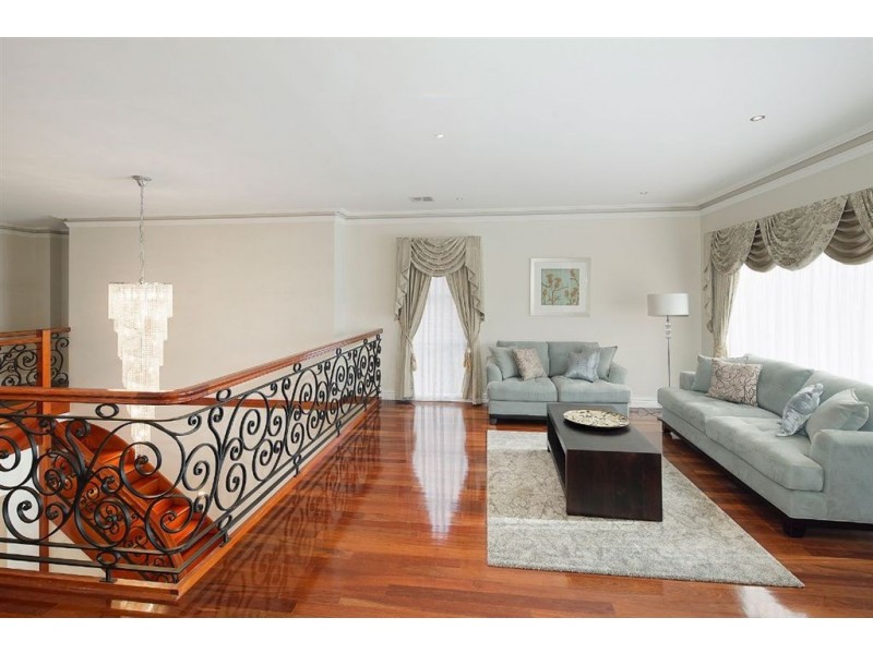 8 Hogan Road, Glen Waverley VIC 3150